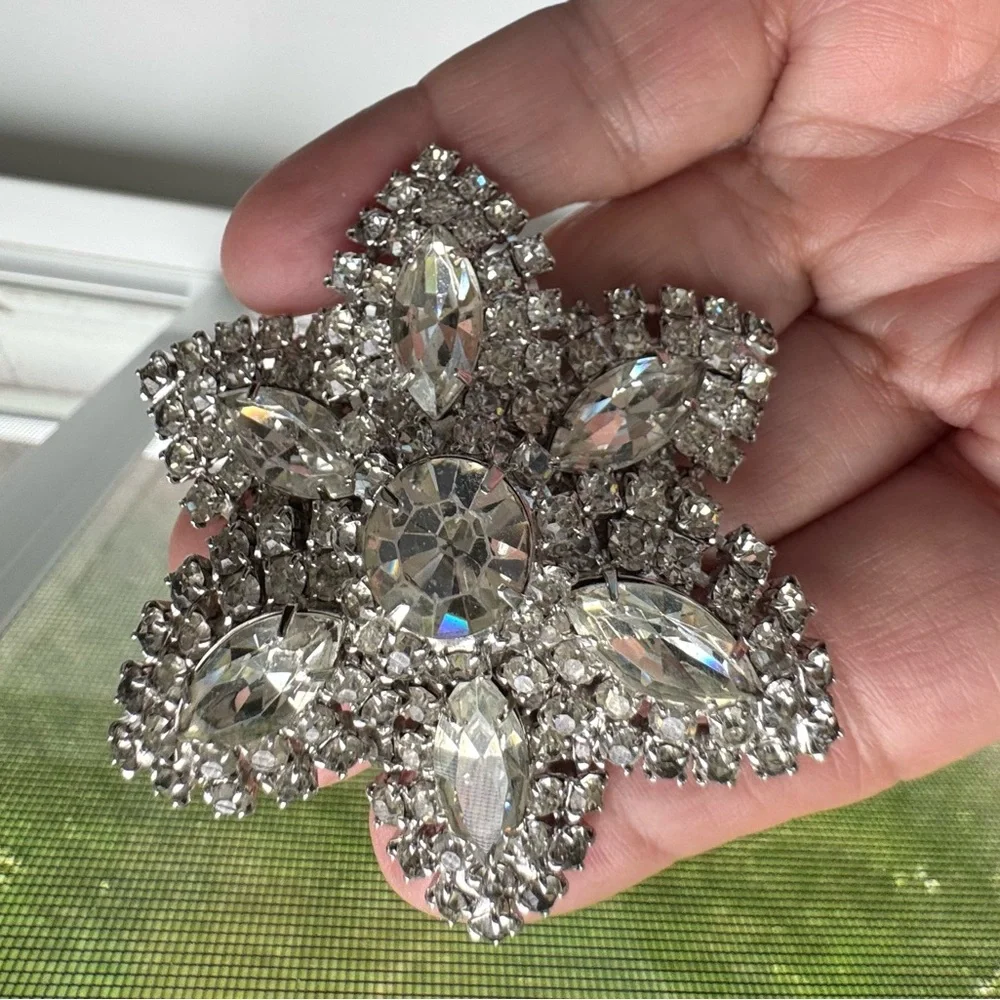 Vintage Sparkling Rhinestone Multilayered Starburst Brooch - Picture 7 of 7